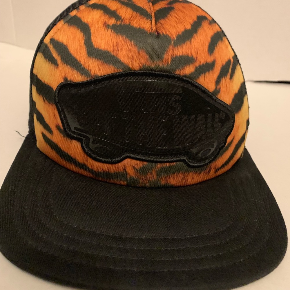 Vans off the wall Cheetah hat.